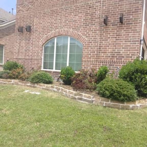 Flower Bed Weeding by Isabell lawn services reviewed on May 25, 2022