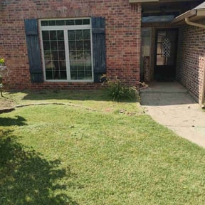 Flower Bed Weeding by Brooks Blade Service reviewed on May 12, 2022