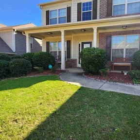 Bush Trimming by Kievs Cleaning Service llc reviewed on July 28, 2022