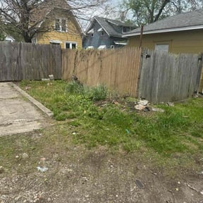 Cleanups by Edwards Lawn and Landscaping Service reviewed on July 22, 2022