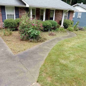 Flower Bed Weeding by Coates Cutz Complete Lawn Care reviewed on November 6, 2022