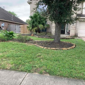 Weeding by Tried & True Landscape reviewed on June 3, 2022