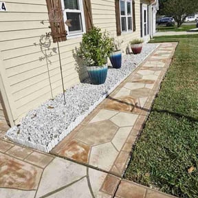 Flower Bed Weeding by Juan Carlos Garcia reviewed on March 18, 2022