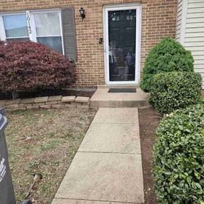 Flower Bed Weeding by FRL Landscaping reviewed on October 24, 2024