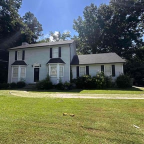 Bush Trimming by Jeremy's lawn care service reviewed on July 21, 2022