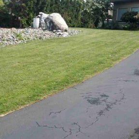 Flower Bed Weeding by 1OasisLawncare reviewed on May 3, 2022