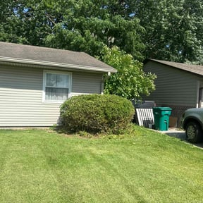 Bush Trimming by Full Circle Lawn & Landscape reviewed on April 28, 2022