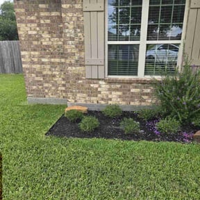 Flower Bed Weeding by Elite lawn care reviewed on May 29, 2022