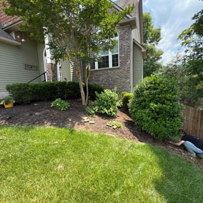 Flower Bed Weeding by FS Lawncare reviewed on February 27, 2025