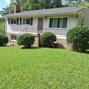 Bush Trimming by Thomas Lawn reviewed on February 25, 2025