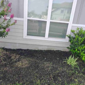 Flower Bed Weeding by Select Cuts Premium Lawn Care reviewed on August 5, 2020