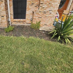 Flower Bed Weeding by Keila landscaping reviewed on August 14, 2025