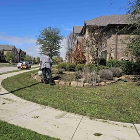 Flower Bed Weeding by Solis Landscaping & Maintenance LLC reviewed on April 22, 2025