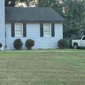 Bush Trimming by JACKSON Lawn Care reviewed on November 12, 2022