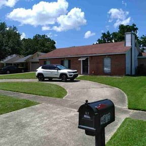 Flower Bed Weeding by DT Lawn Care reviewed on June 27, 2022
