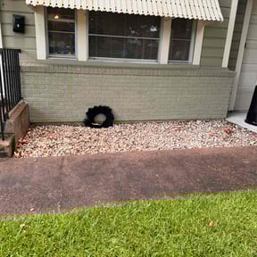Flower Bed Weeding by Clean cuts reviewed on May 31, 2022