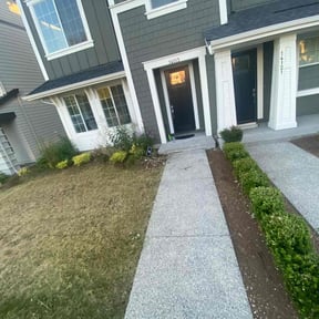 Bush Trimming by Aqua Lawn reviewed on April 22, 2022