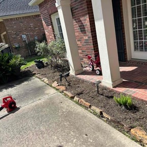 Flower Bed Weeding by Geon Woo Kim reviewed on July 21, 2022