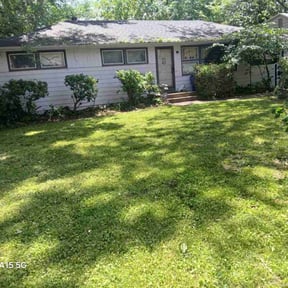 Bush Trimming by Groves Lawn Care reviewed on June 3, 2022
