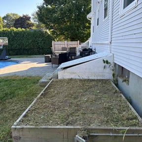 Flower Bed Weeding by Gax lawn care services reviewed on August 2, 2022