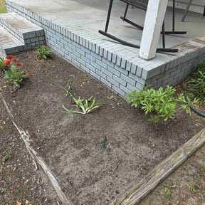 Flower Bed Weeding by The Williams reviewed on May 19, 2022