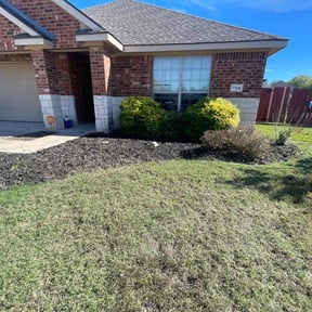 Flower Bed Weeding by Valencia Landscaping reviewed on September 3, 2021