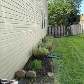 Flower Bed Weeding by Nycstro LLC reviewed on May 28, 2022