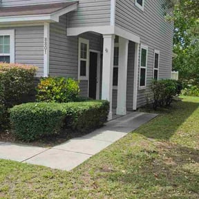 Bush Trimming by #1 grass man reviewed on May 4, 2025