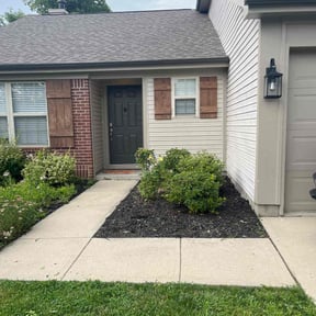 Flower Bed Weeding by García-G lawn care service  LLC reviewed on August 18, 2024