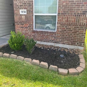 Flower Bed Weeding by Spring lawn care reviewed on October 18, 2022