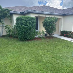 Bush Trimming by Green Edge Landscaping services reviewed on December 3, 2023