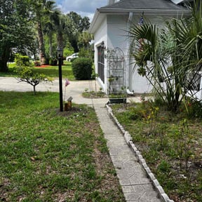 Bush Trimming by Casper Lawncare reviewed on April 22, 2025