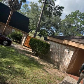 Bush Trimming by Valencia Landscaping reviewed on April 13, 2025