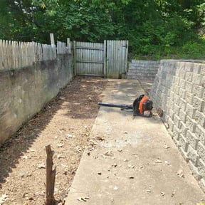 Weed Pulling by Fiechtner landscaping reviewed on July 18, 2022
