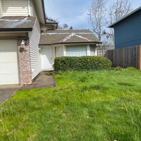 Bush Trimming by Troutman lawn care reviewed on July 25, 2022