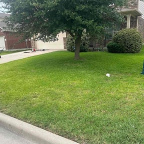 Flower Bed Weeding by amazing r&r landscaping reviewed on October 27, 2021