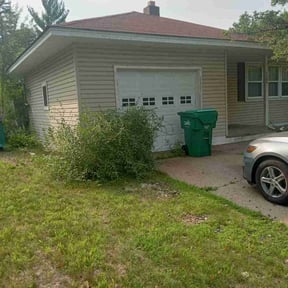 Bush Trimming by Underwood Outdoors reviewed on September 25, 2021