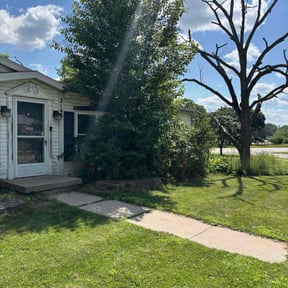 Bush Trimming by Perry’s Landscaping LLC reviewed on July 25, 2022