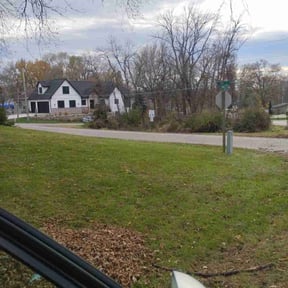 Leaf Removal by Kenosha Lawn Care reviewed on October 14, 2024