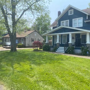 Flower Bed Weeding by Green City Landscaping Co LLC reviewed on May 25, 2022