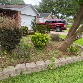 Flower Bed Weeding by Star Landscaping reviewed on April 24, 2025