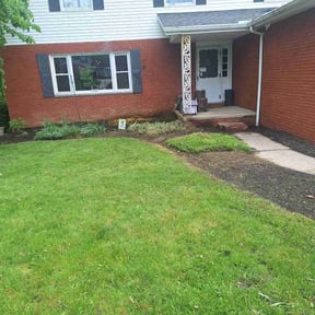 Flower Bed Weeding by Lake Area Property Services reviewed on June 1, 2022
