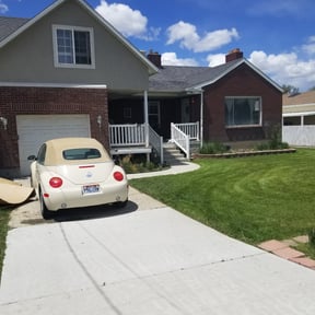 Flower Bed Weeding by Country Cuts Landscapes & Renovations reviewed on May 20, 2022