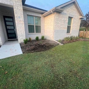 Flower Bed Weeding by Neighborhood Mow & Go LLC reviewed on October 27, 2022
