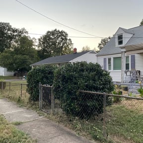 Bush Trimming by Js Lawn Care reviewed on December 3, 2024