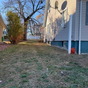 Leaf Removal by Iowa Fence Inc reviewed on May 9, 2022