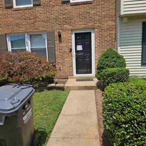 Flower Bed Weeding by Haywood Services reviewed on November 14, 2024