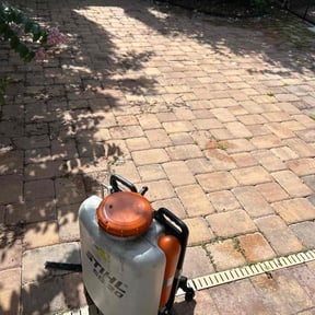 Weeding by Picolo Landscaping reviewed on November 26, 2022