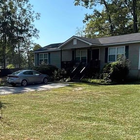 Flower Bed Weeding by Arocho Landscaping reviewed on August 3, 2020