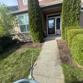 Flower Bed Weeding by Leave it Up 2 Us, LLC reviewed on June 11, 2020